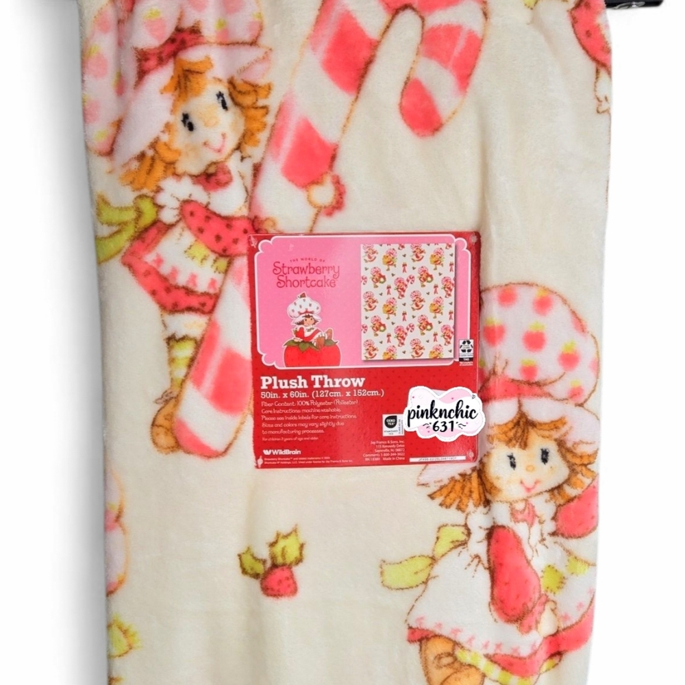 Strawberry Shortcake Candy Cane And Bows Plush Christmas Throw Blanket
